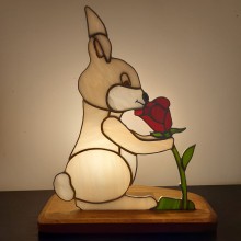 Lampe en vitrail Tiffany: "UN AMOUR DE LAPIN"