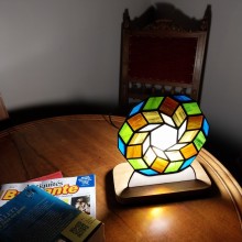 Lampe décorative: "TOURBILLON", en vitrail méthode Tiffany