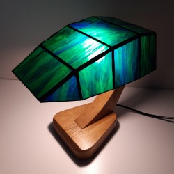 Lampe en vitrail Tiffany: "La SERIEUSE"