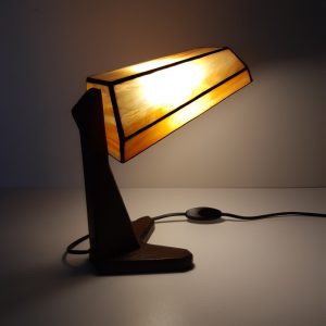 Lampe en vitrail Tiffany : La studieuse