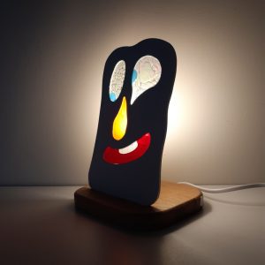 Lampe en verres Tiffany : L'intrus