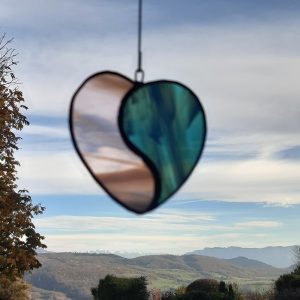 Mobile à suspendre vitrail : coeur bleu et rose