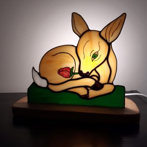 Lampe vitrail Tiffany : La biche heureuse