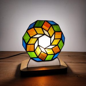 Lampe décorative : Tourbillon, en vitrail méthode Tiffany