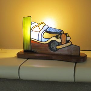 Lampe vitrail Tiffany : l'auto d'antan