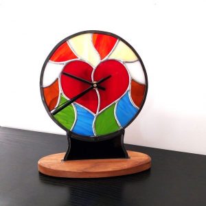 Horloge au coeur du temps en vitrail Tiffany